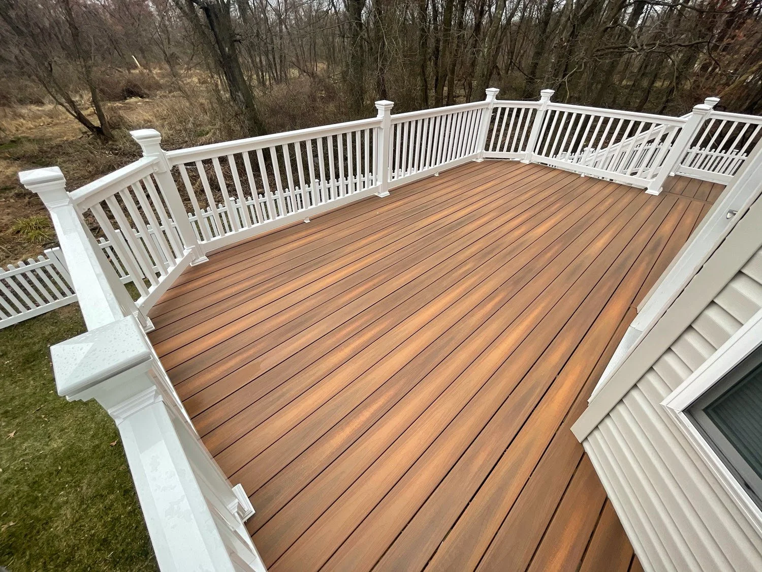 Composite deck with white vinyl railing system